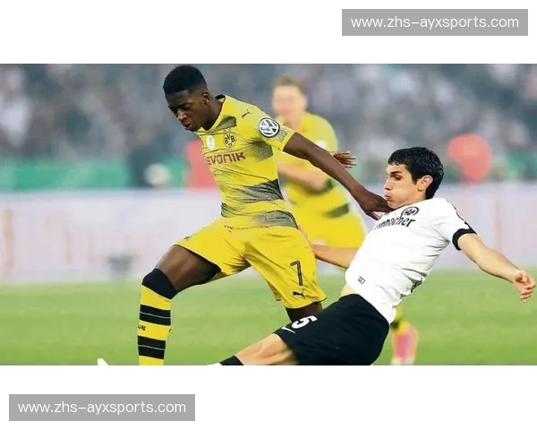 雷恩赛前赠予登贝莱纪念海报，致敬俱乐部优秀青训毕业生